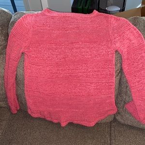 Cute and light pink sweater- very flattering